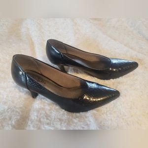 Lifestride Star Too Black Croc Skin Pumps Size 8M